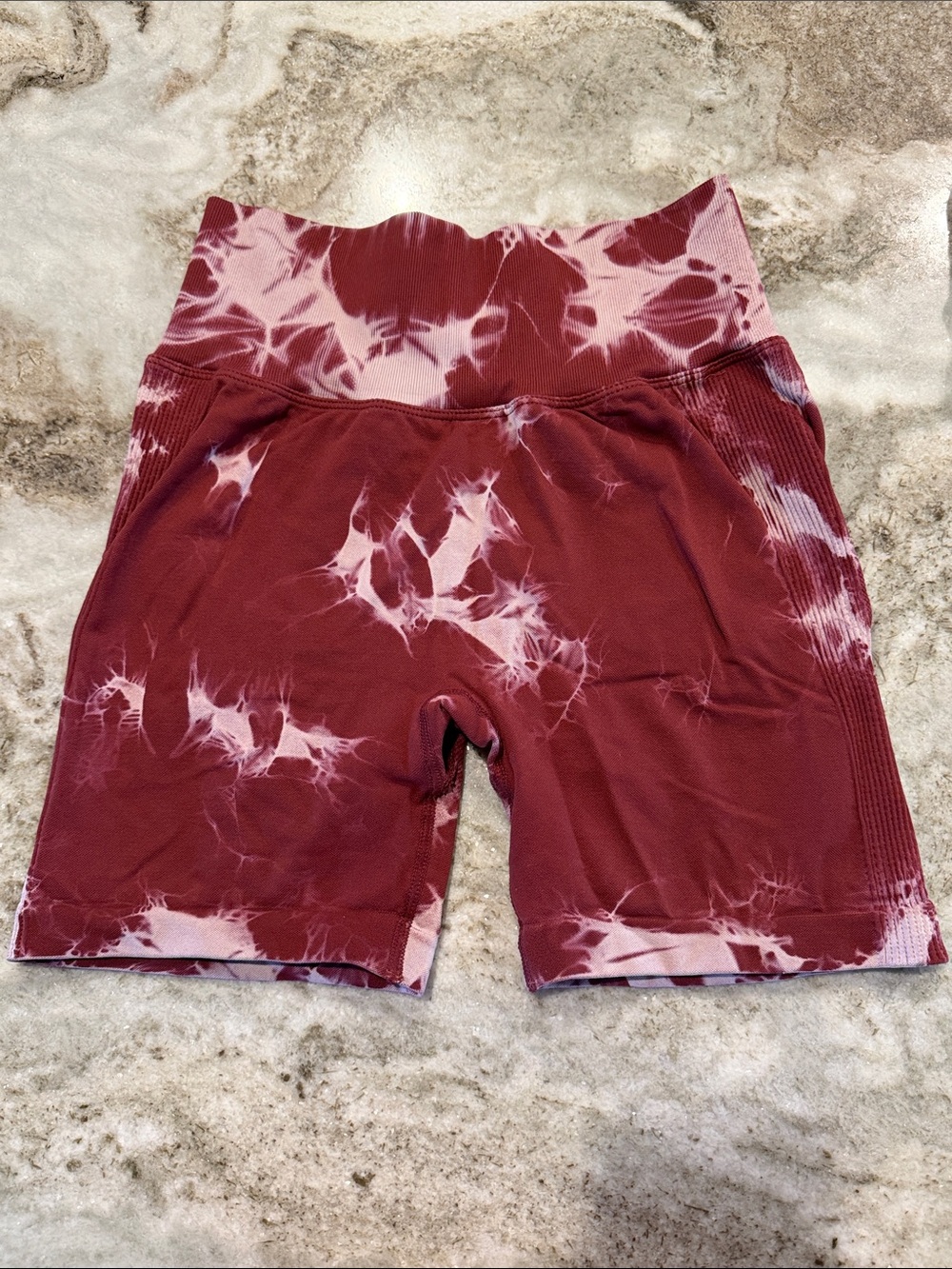 High-Waist Tie-Dye Scrunch Booty Bike Shorts - Maroon